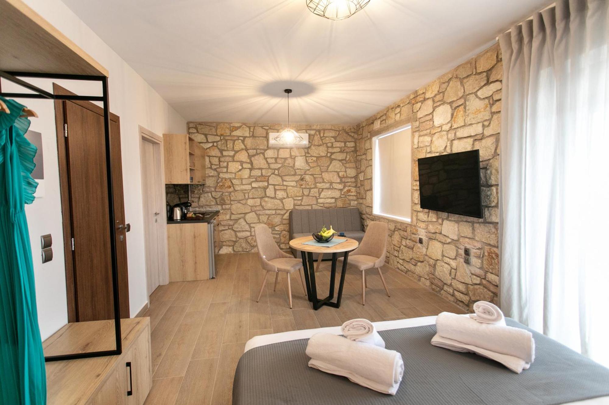 Michelangelo Suites And Apartments Valanidorachi Extérieur photo