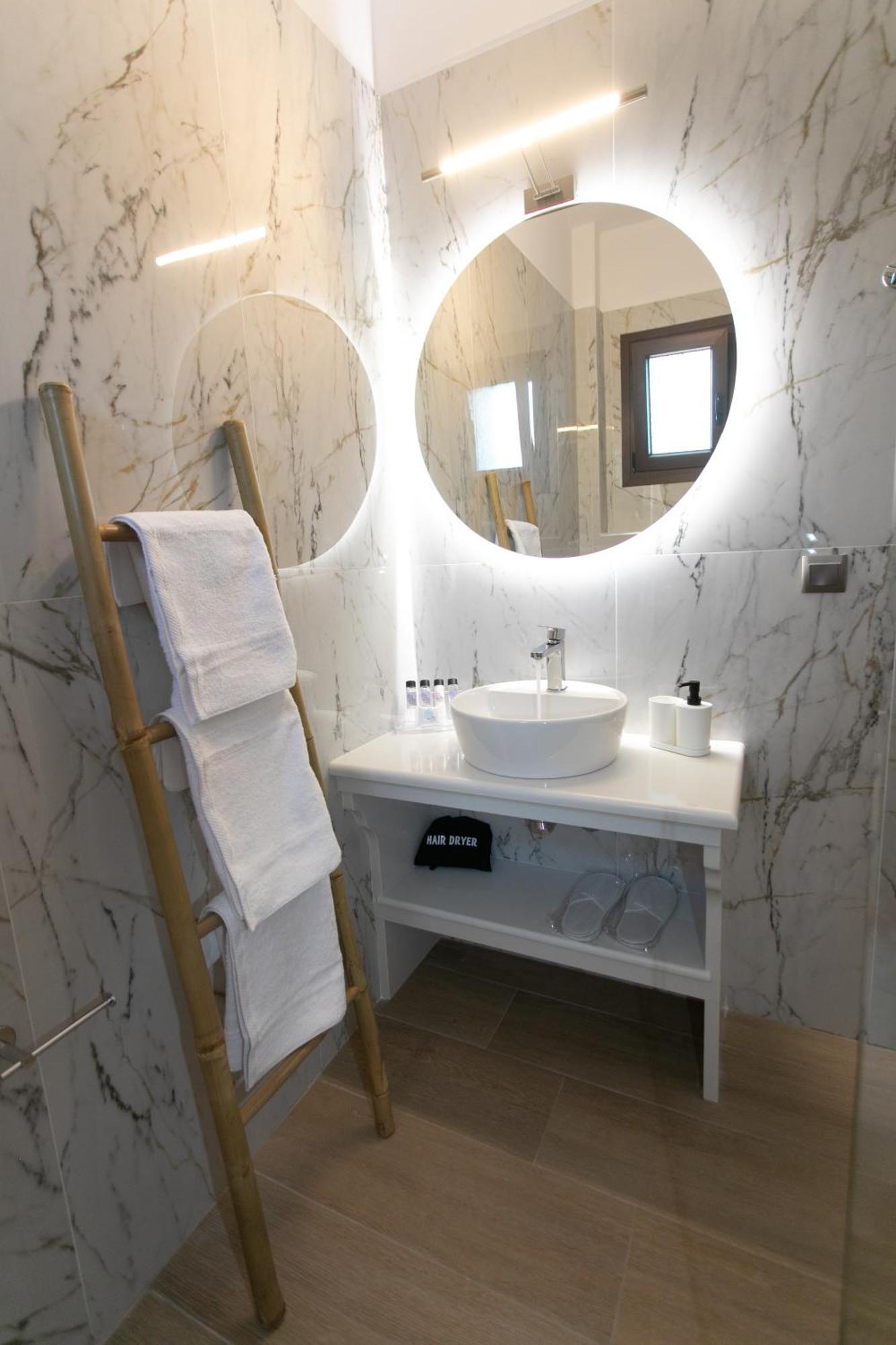 Michelangelo Suites And Apartments Valanidorachi Extérieur photo